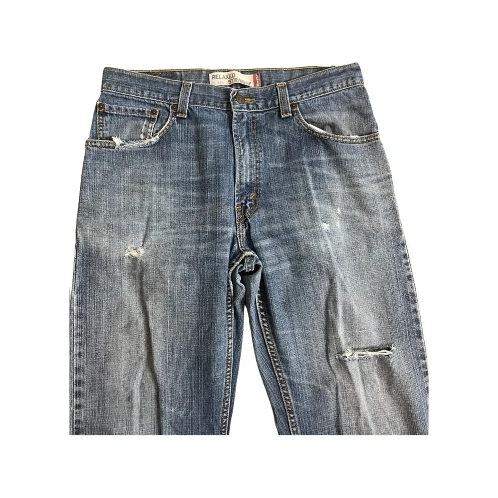 Levi’s 559 men distressed and worn med blue jeans. Size 33X34 Relaxed Straight.